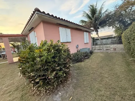 9951 SW 39th Terrace Miami FL 33165