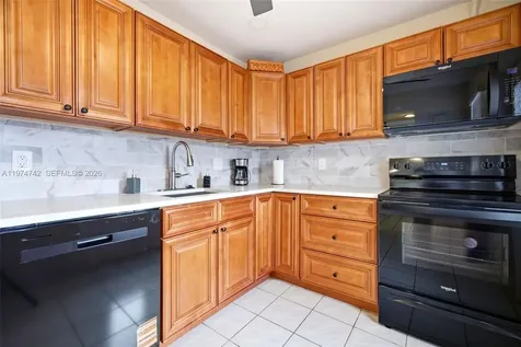 4270 NW 40th Street Lauderdale Lakes FL 33319