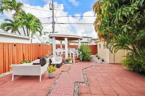 1727 SW 11th Terrace Miami FL 33135