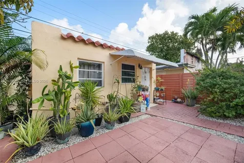 1727 SW 11th Terrace Miami FL 33135
