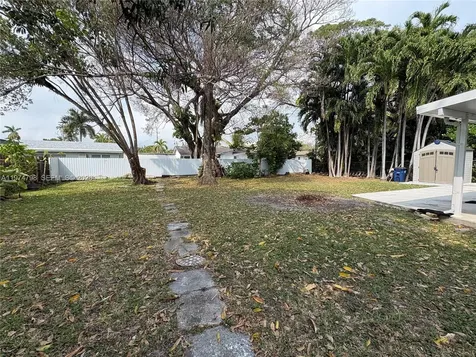 204 SW 7th Avenue Hallandale Beach FL 33009