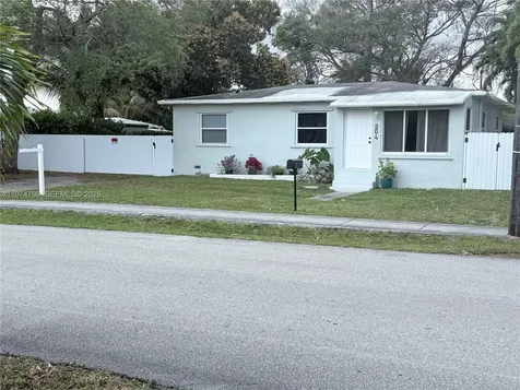 204 SW 7th Avenue Hallandale Beach FL 33009