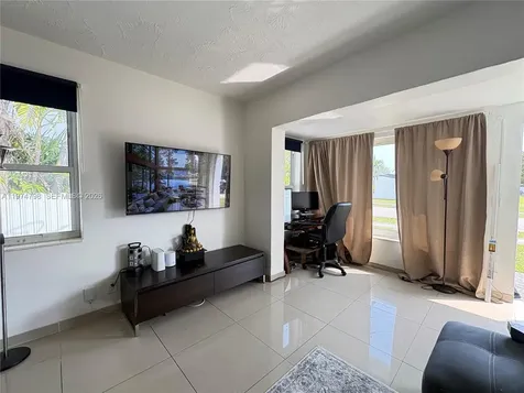 204 SW 7th Avenue Hallandale Beach FL 33009