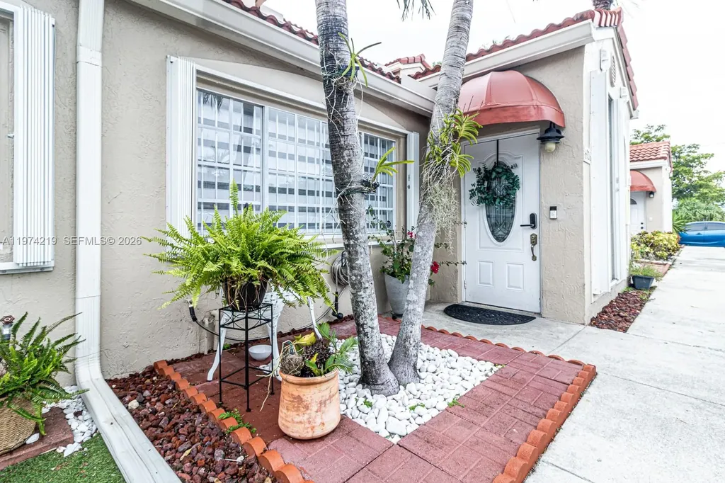 6926 NW 166th Terrace Miami Lakes FL 33014