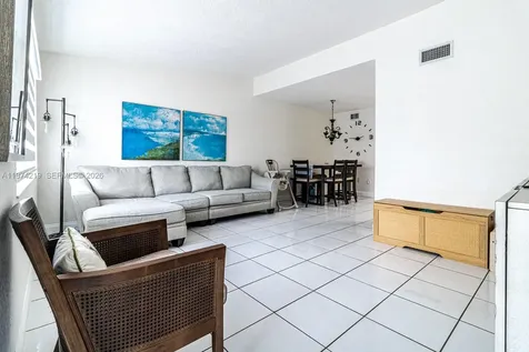 6926 NW 166th Terrace Miami Lakes FL 33014