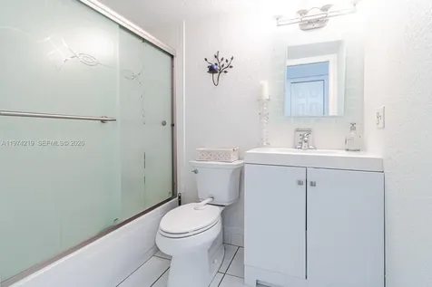 6926 NW 166th Terrace Miami Lakes FL 33014
