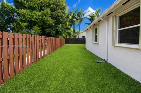 9437 SW 183rd Terrace Palmetto Bay FL 33157