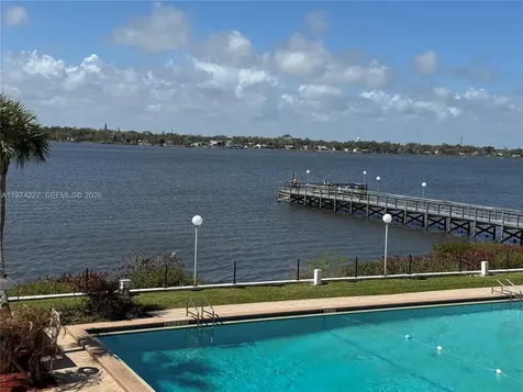925 N Halifax Daytona FL 32118