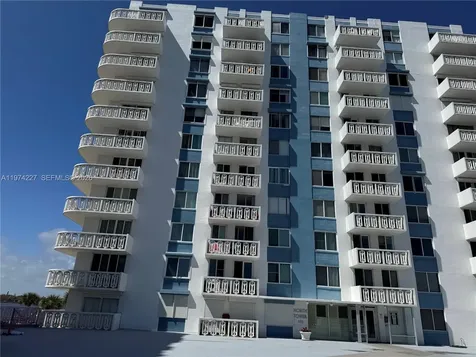 925 N Halifax Daytona FL 32118