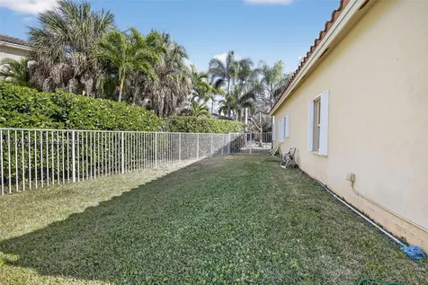 4301 Diamond Row Weston FL 33331