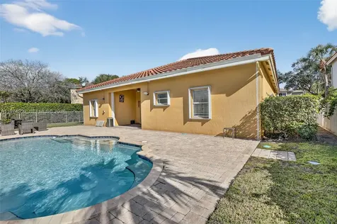 4301 Diamond Row Weston FL 33331