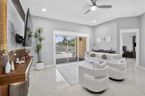 4301 Diamond Row Weston FL 33331