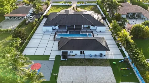 365 NW 132nd Avenue Miami FL 33182