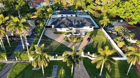 365 NW 132nd Avenue Miami FL 33182