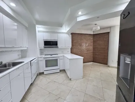 2000 Island Boulevard Aventura FL 33160