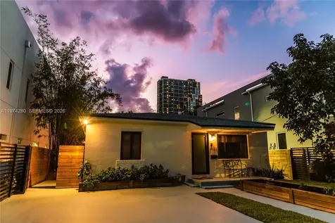 3134 Carter Street Miami FL 33133