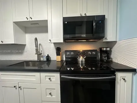 3134 Carter Street Miami FL 33133