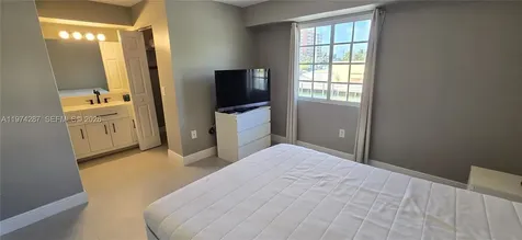 2945 NE 185th Street Aventura FL 33180