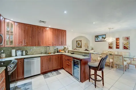 10 NW 110th Avenue Plantation FL 33324