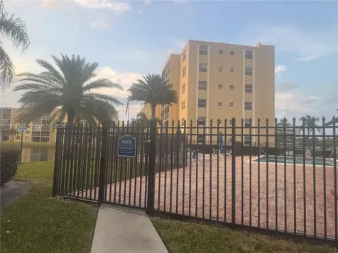 441 SE 3rd Street Dania Beach FL 33004