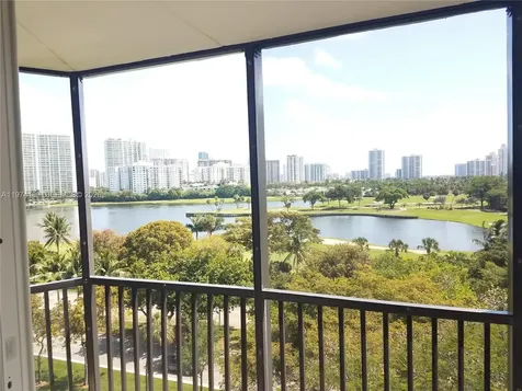3475 N Country Club Drive Aventura FL 33180