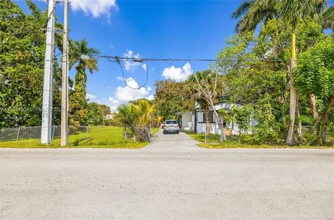 219 NE 141st Street Miami FL 33161