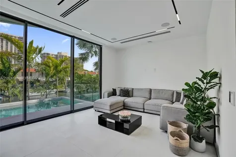 1379 NE 104th Street Miami Shores FL 33138