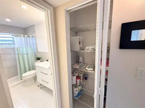 5300 Washington Street Hollywood FL 33021