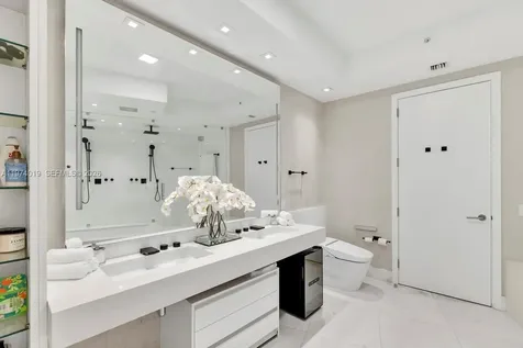 18555 Collins Avenue Sunny Isles Beach FL 33160