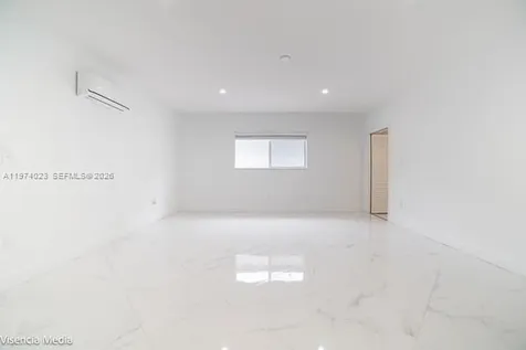 6271 NW 110th Street Hialeah FL 33012