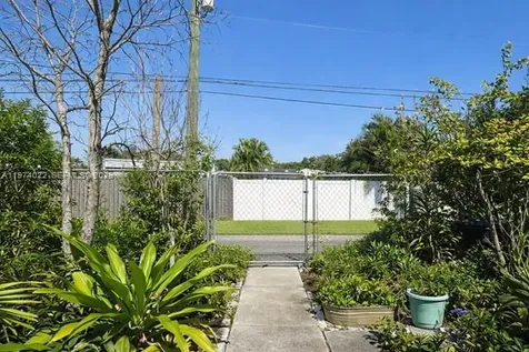 31 SE 7th Street Dania Beach FL 33004