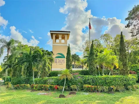 251 W Palm Circle W Pembroke Pines FL 33025