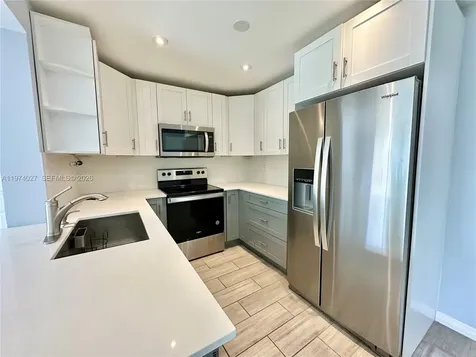 251 W Palm Circle W Pembroke Pines FL 33025