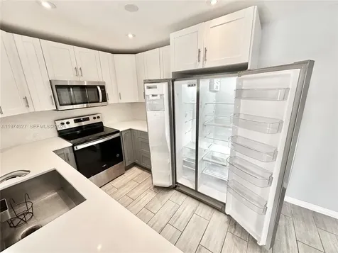 251 W Palm Circle W Pembroke Pines FL 33025