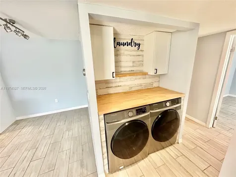 251 W Palm Circle W Pembroke Pines FL 33025