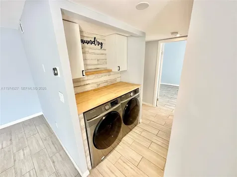 251 W Palm Circle W Pembroke Pines FL 33025