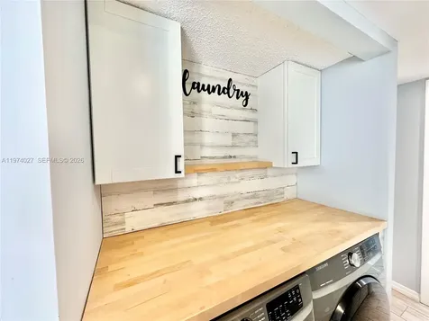 251 W Palm Circle W Pembroke Pines FL 33025