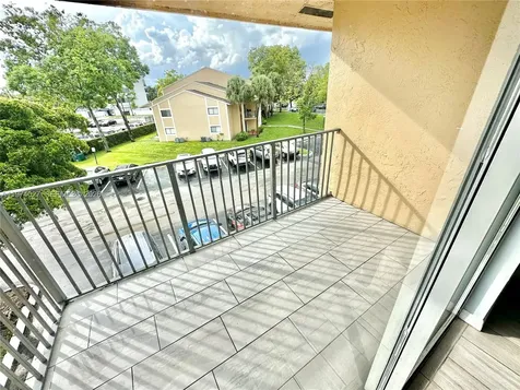 251 W Palm Circle W Pembroke Pines FL 33025