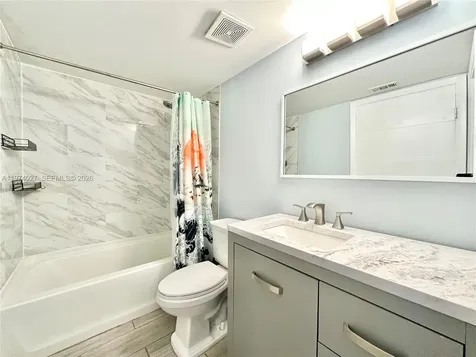 251 W Palm Circle W Pembroke Pines FL 33025