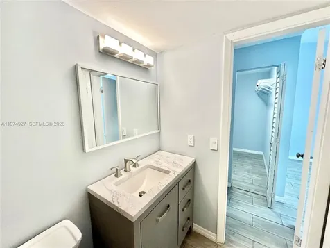 251 W Palm Circle W Pembroke Pines FL 33025