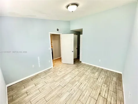 251 W Palm Circle W Pembroke Pines FL 33025