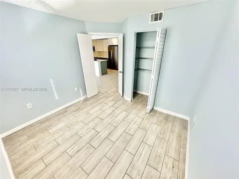 251 W Palm Circle W Pembroke Pines FL 33025