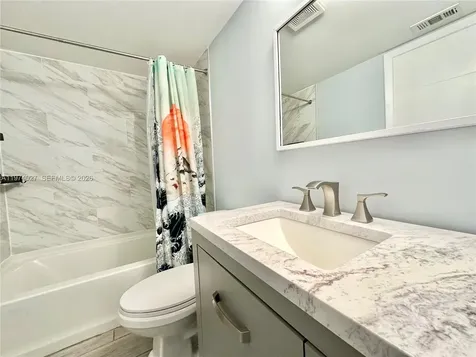 251 W Palm Circle W Pembroke Pines FL 33025