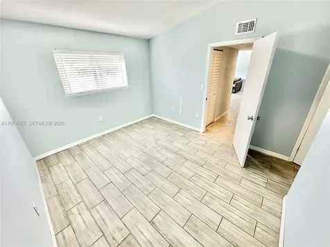 251 W Palm Circle W Pembroke Pines FL 33025
