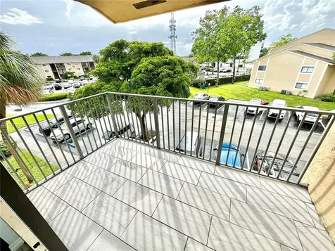 251 W Palm Circle W Pembroke Pines FL 33025