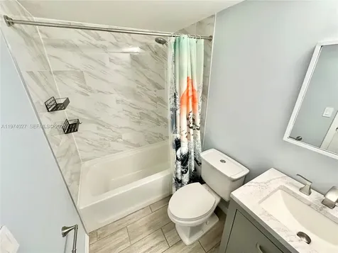 251 W Palm Circle W Pembroke Pines FL 33025