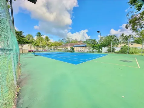 251 W Palm Circle W Pembroke Pines FL 33025