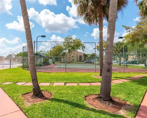 251 W Palm Circle W Pembroke Pines FL 33025