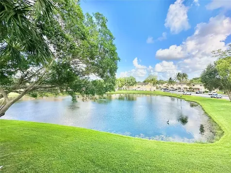 251 W Palm Circle W Pembroke Pines FL 33025