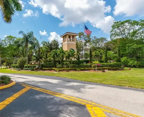 251 W Palm Circle W Pembroke Pines FL 33025